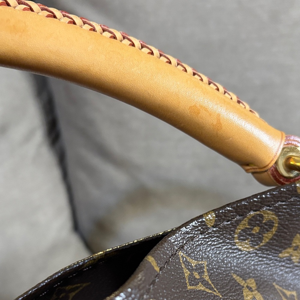 Authentic Louis Vuitton Artsy MM Monogram Hobo Rank A w/ Dust Bag - Picture 9 of 13